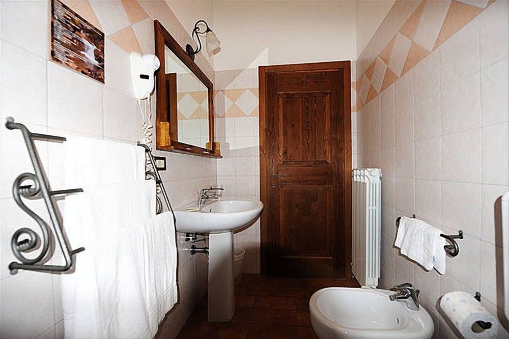 Agriturismo La Ferraia Pianello  Buitenkant foto